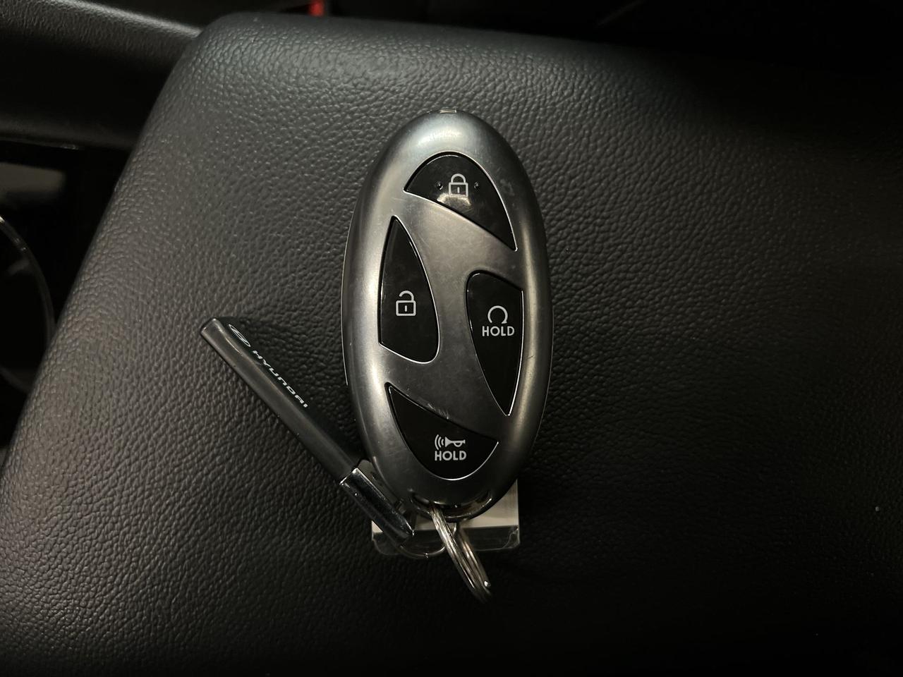 2024 Hyundai Elantra LUXURY |HTD LEATHER | SUNROOF |REMOTE START | A/C Photo