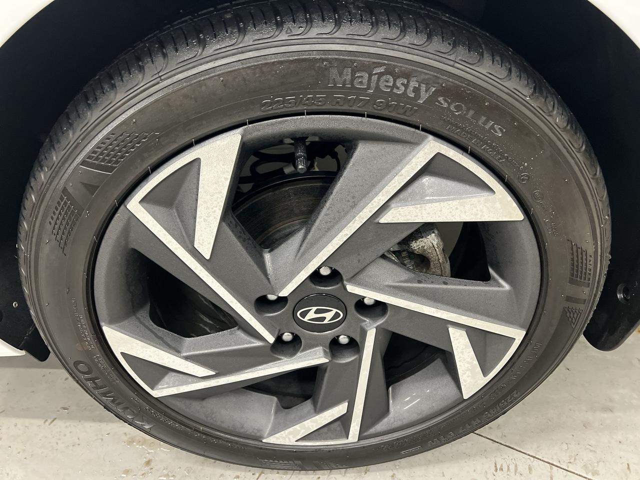 2024 Hyundai Elantra LUXURY |HTD LEATHER | SUNROOF |REMOTE START | A/C Photo