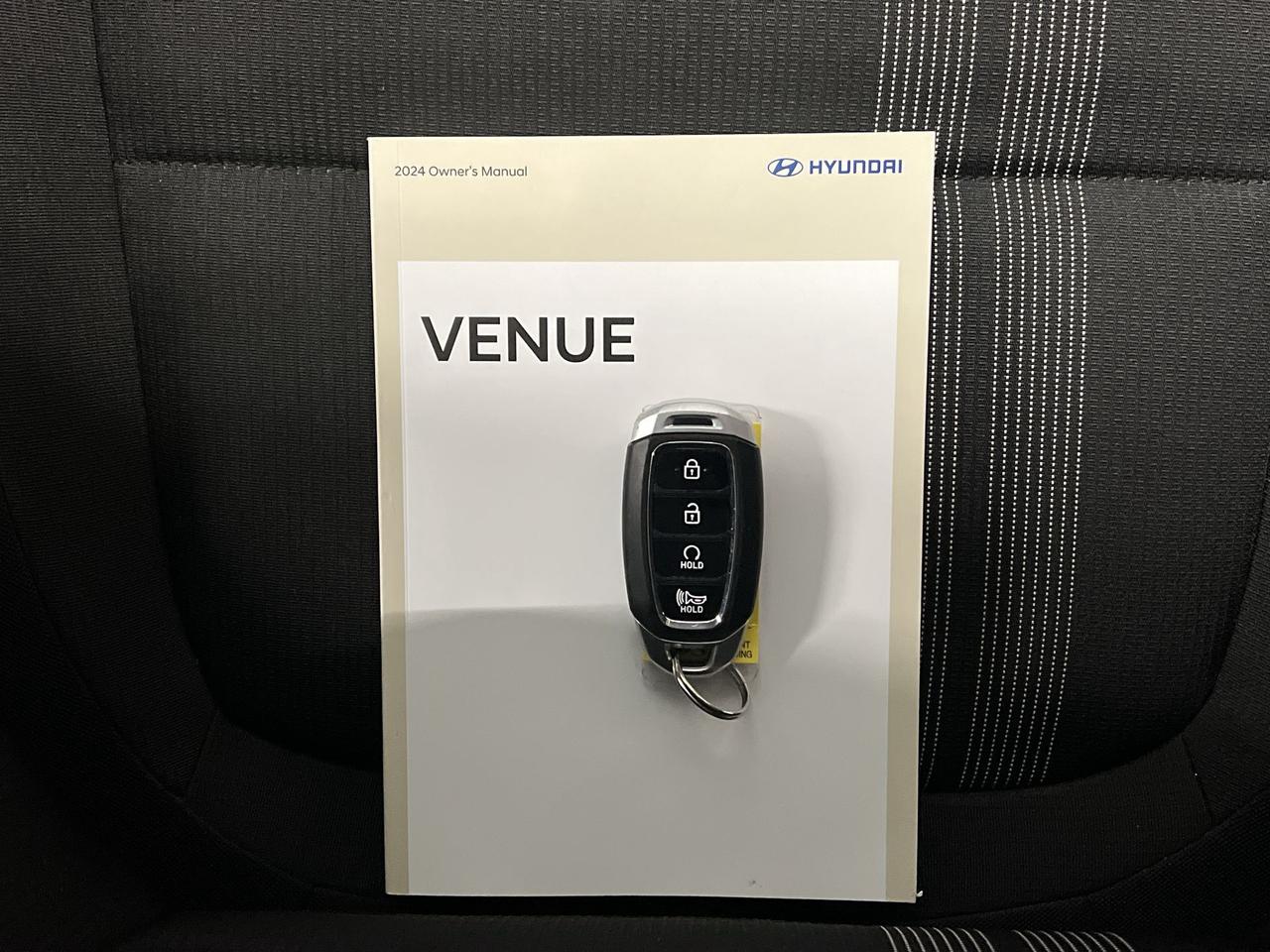 2024 Hyundai Venue PREFERRED |HTD SEATS |CARPLAY | REMOTE START | A/C Photo