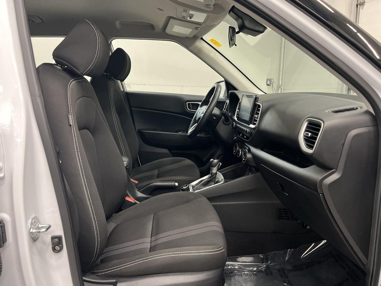 2024 Hyundai Venue PREFERRED |HTD SEATS |CARPLAY | REMOTE START | A/C Photo