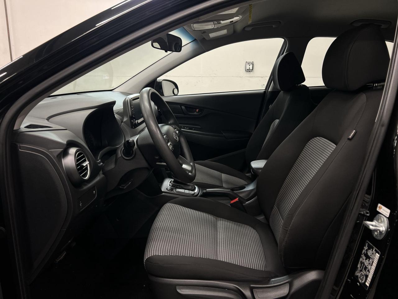 2020 Hyundai KONA LOW KMS| HEATED SEATS | ALLOYS | CARPLAY |REAR CAM Photo