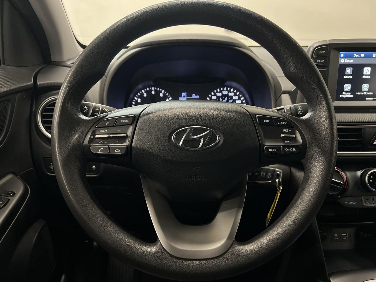 2020 Hyundai KONA LOW KMS| HEATED SEATS | ALLOYS | CARPLAY |REAR CAM Photo