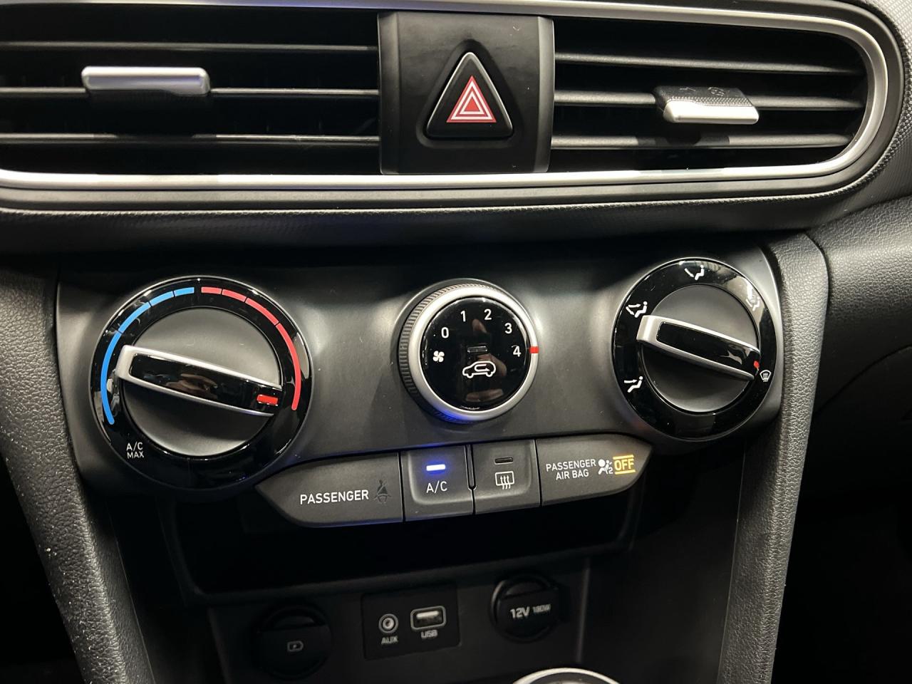 2020 Hyundai KONA LOW KMS| HEATED SEATS | ALLOYS | CARPLAY |REAR CAM Photo