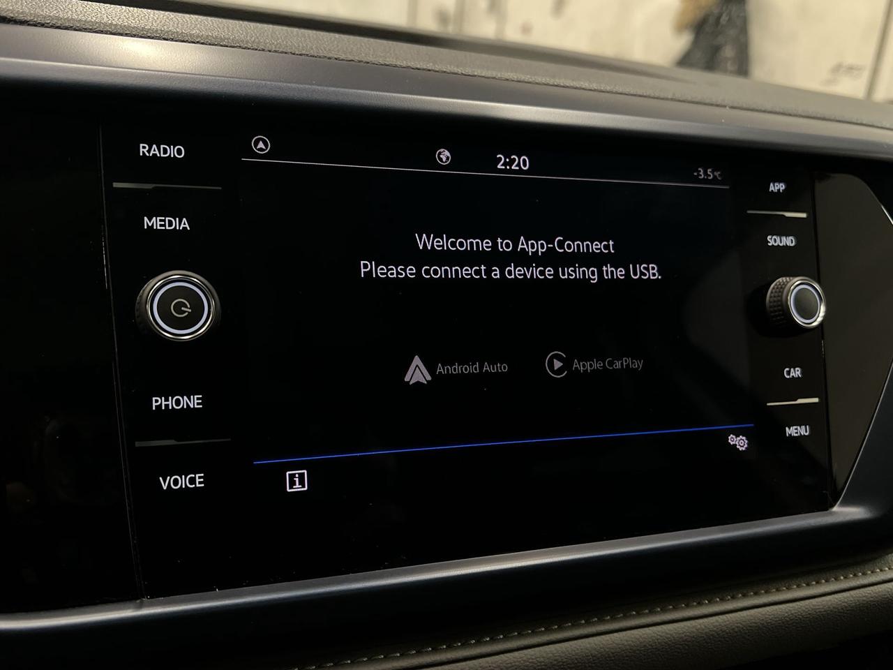 2024 Volkswagen Taos COMFORTLINE | HTD LEATHER | CARPLAY | REMOTE START Photo