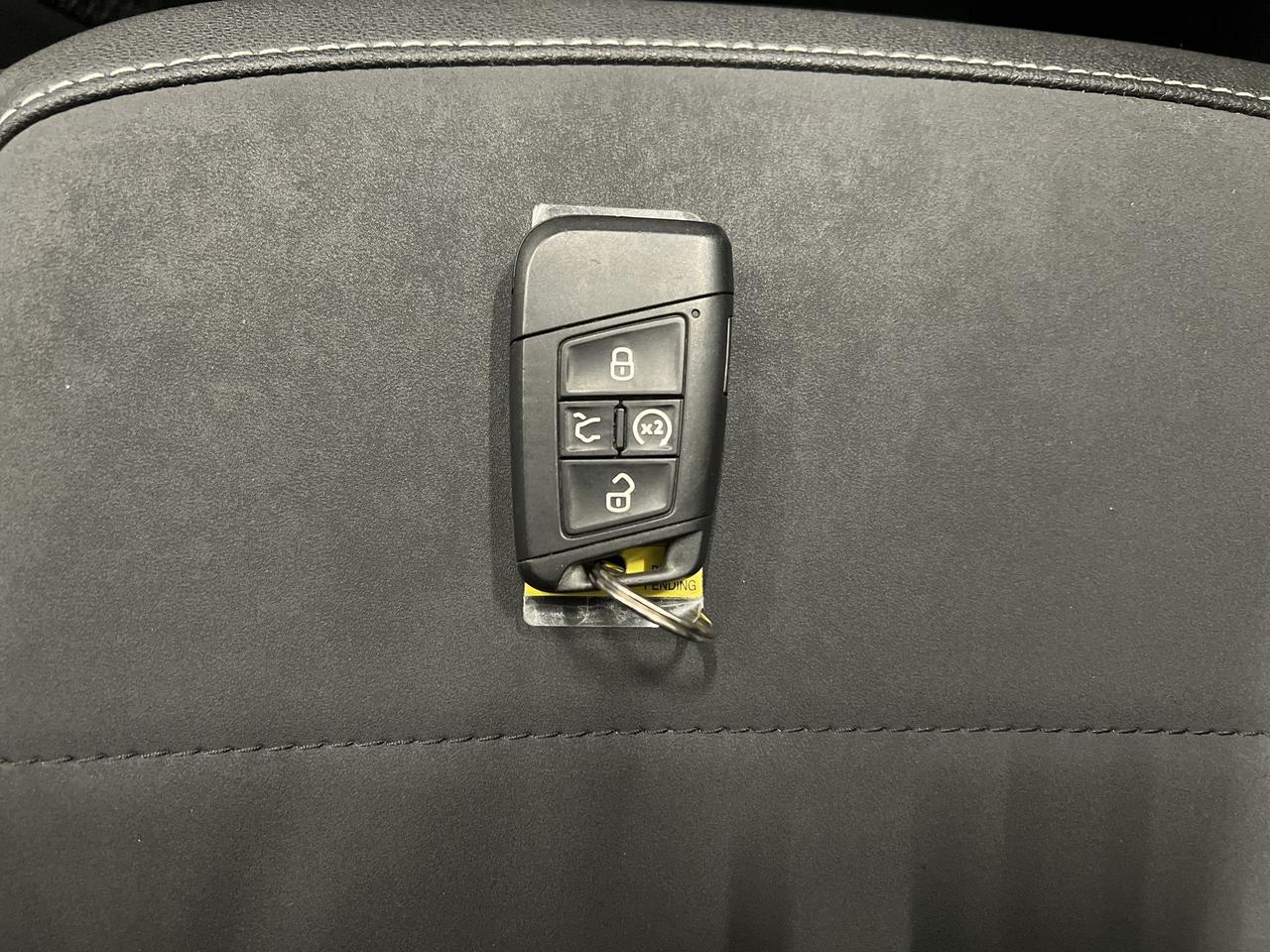 2024 Volkswagen Taos COMFORTLINE | HTD LEATHER | CARPLAY | REMOTE START Photo