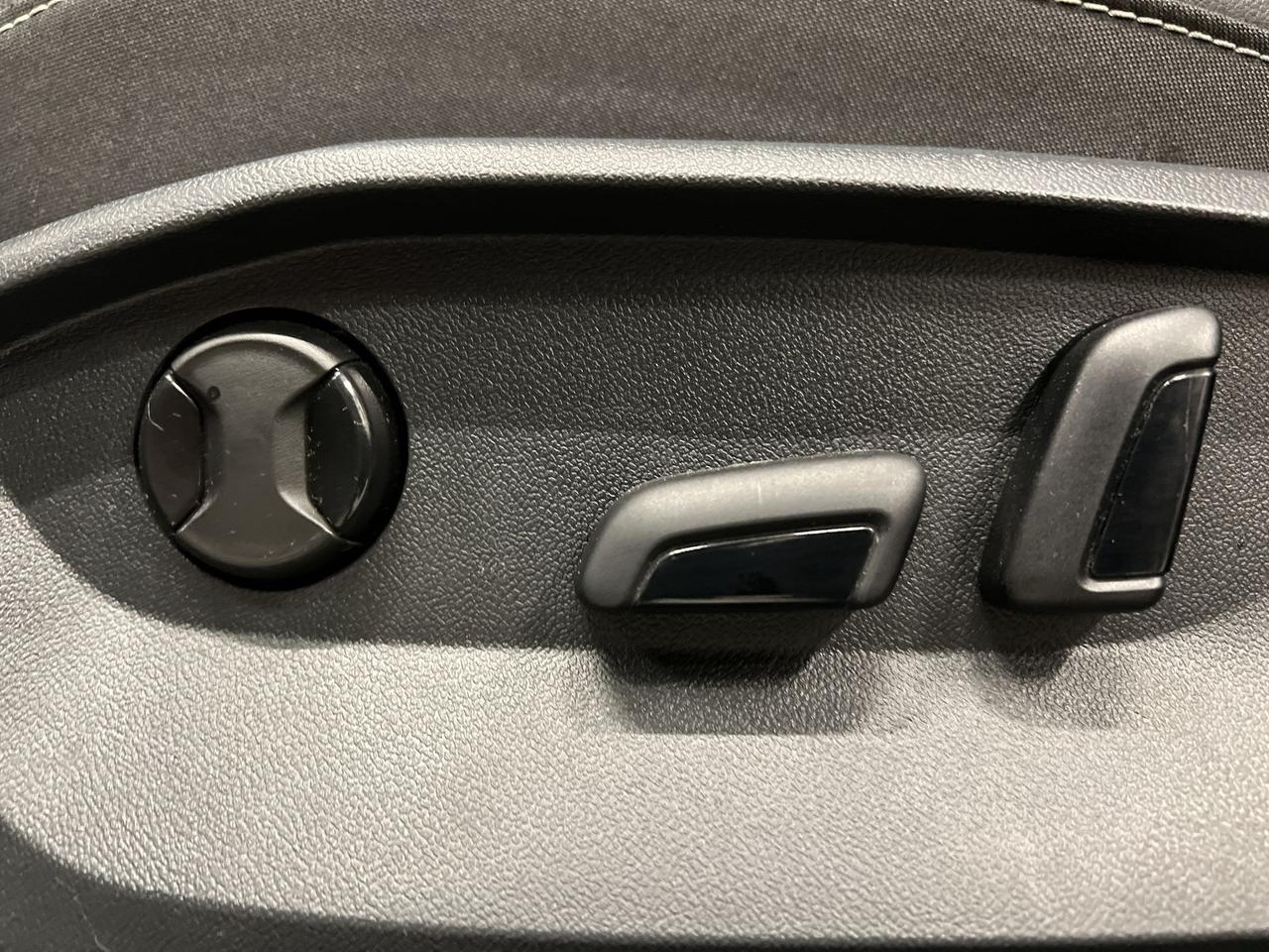 2024 Volkswagen Taos COMFORTLINE | HTD LEATHER | CARPLAY | REMOTE START Photo