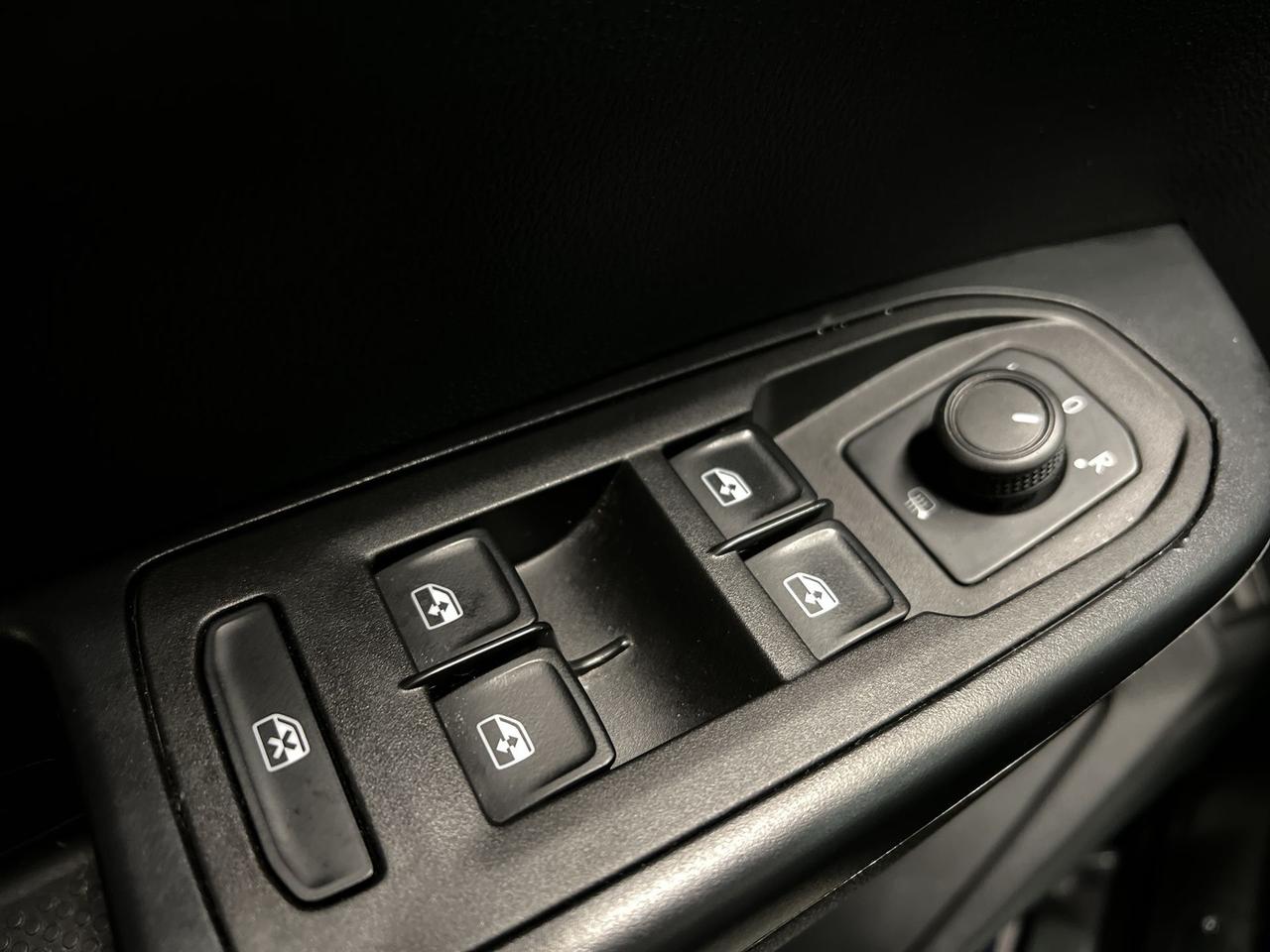 2024 Volkswagen Taos COMFORTLINE | HTD LEATHER | CARPLAY | REMOTE START Photo