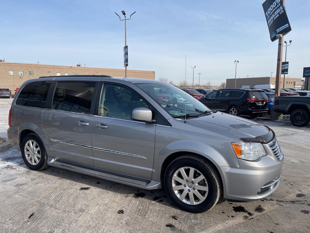2016 Chrysler Town & Country AS is Photo