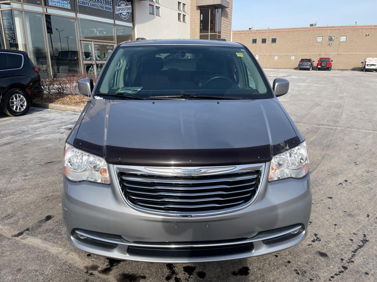 2016 Chrysler Town & Country AS is Photo