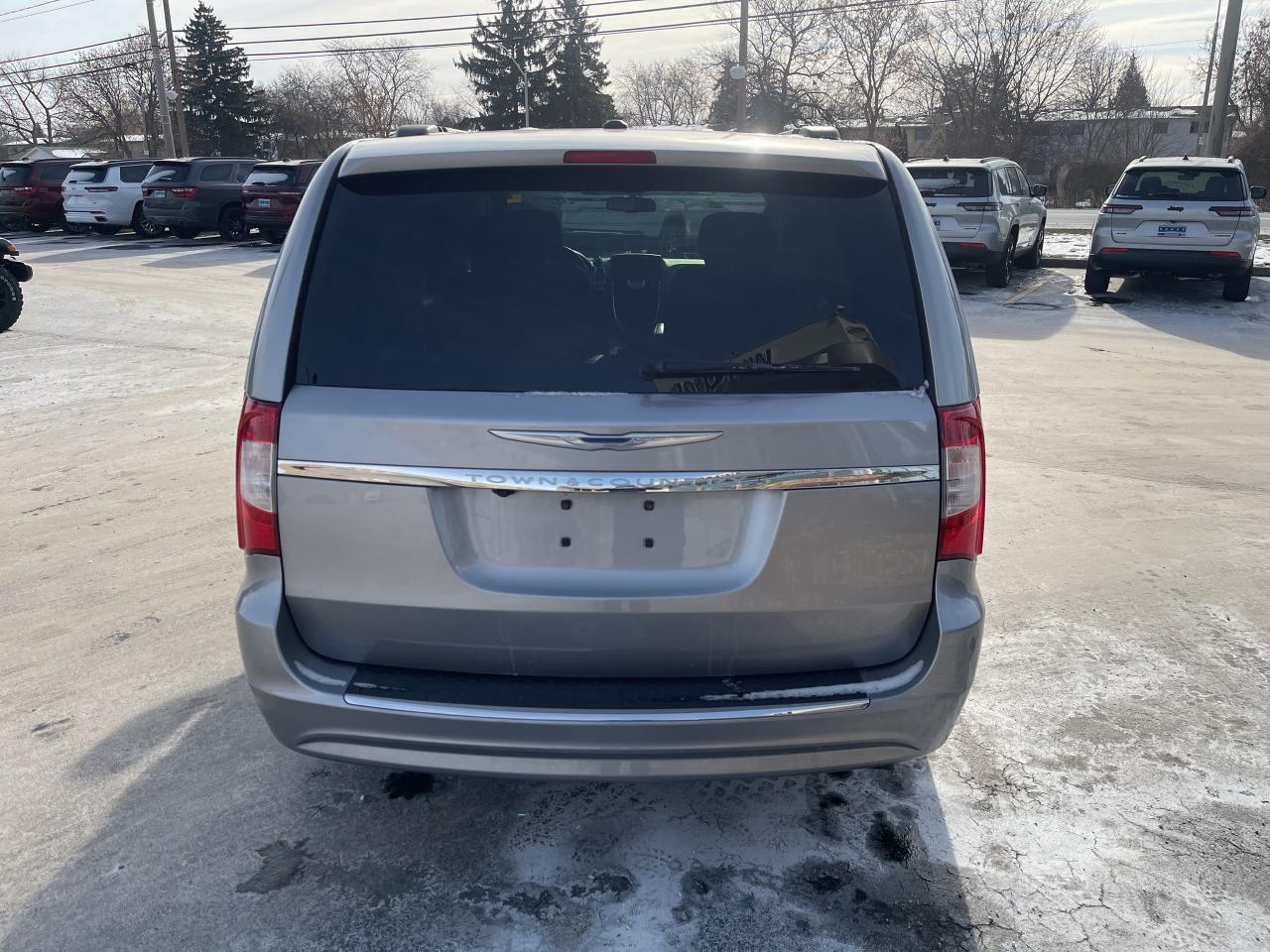 2016 Chrysler Town & Country AS is Photo