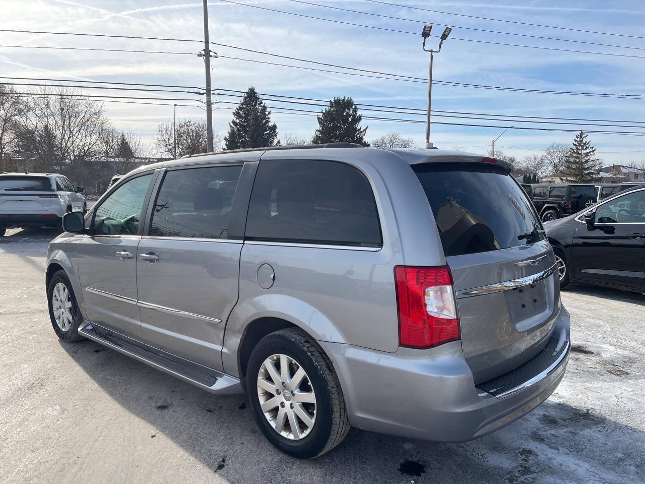 2016 Chrysler Town & Country AS is Photo