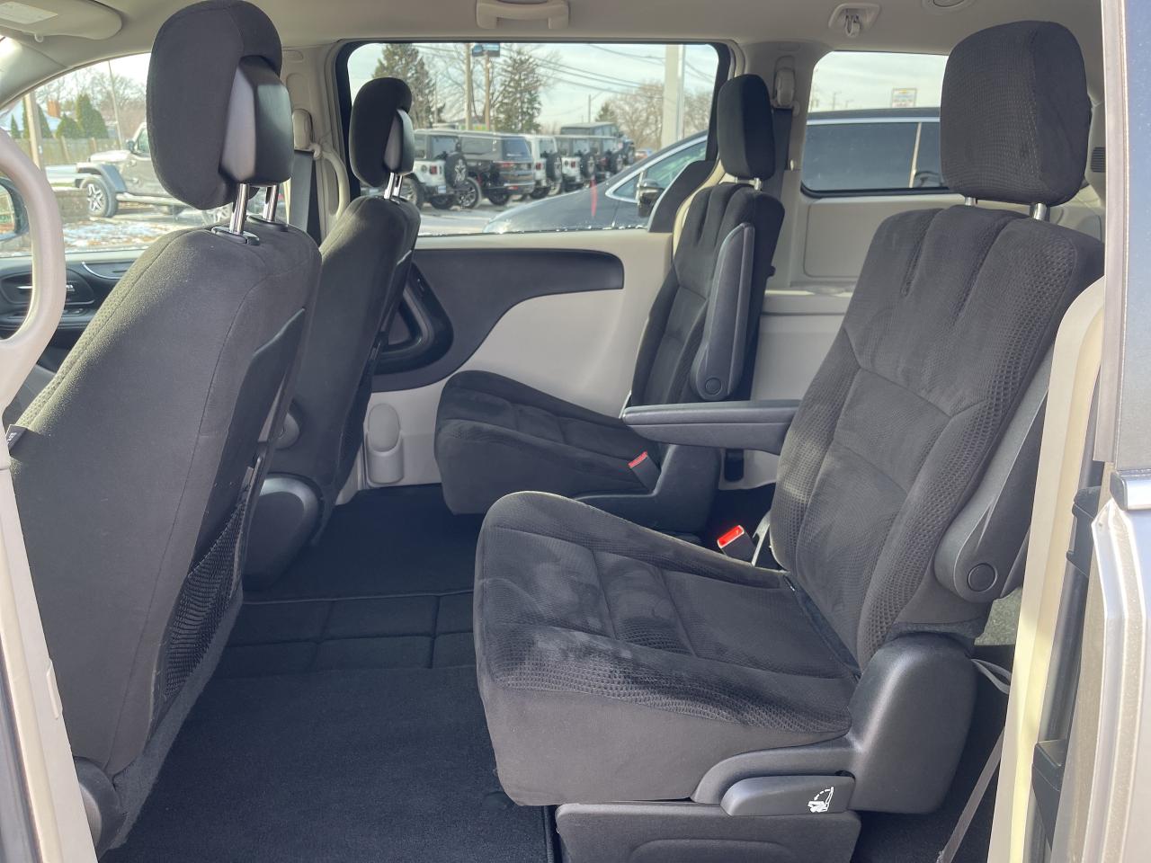 2016 Chrysler Town & Country AS is Photo