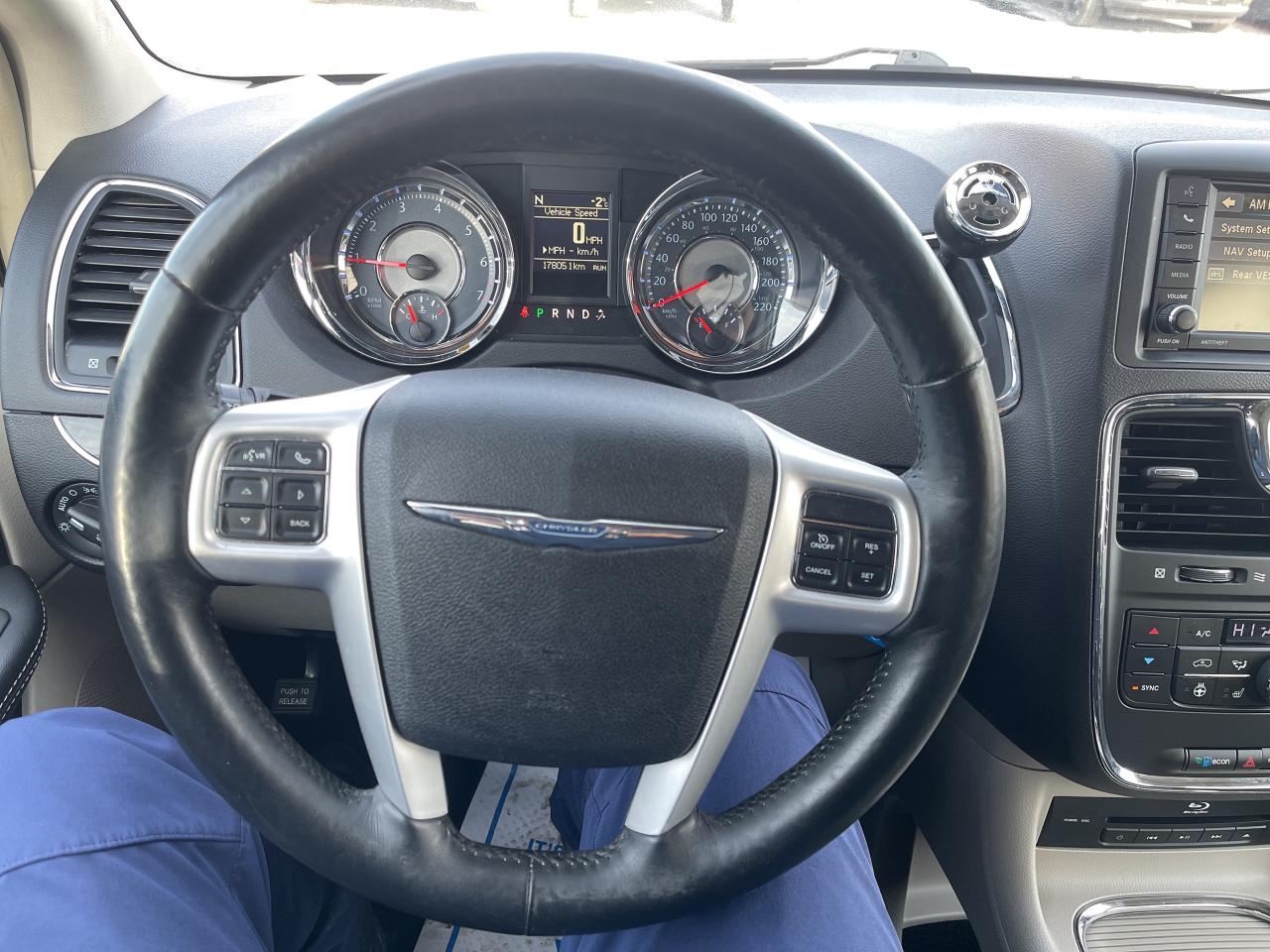 2016 Chrysler Town & Country AS is Photo