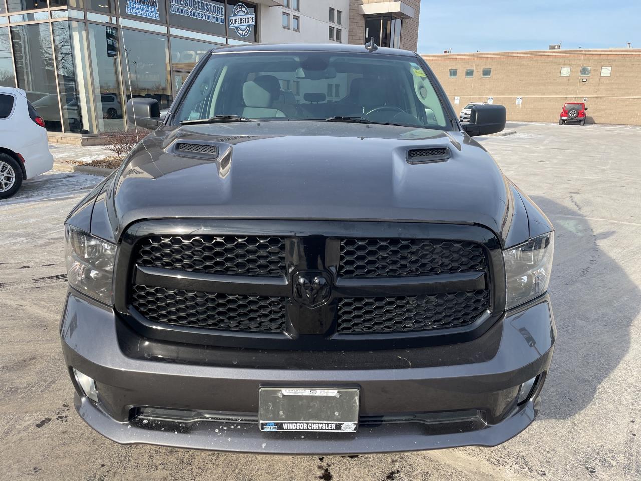 2022 RAM 1500 Classic V8 / SUB ZERO PKG / NIGHT EDITION / BUCKET SEATS Photo