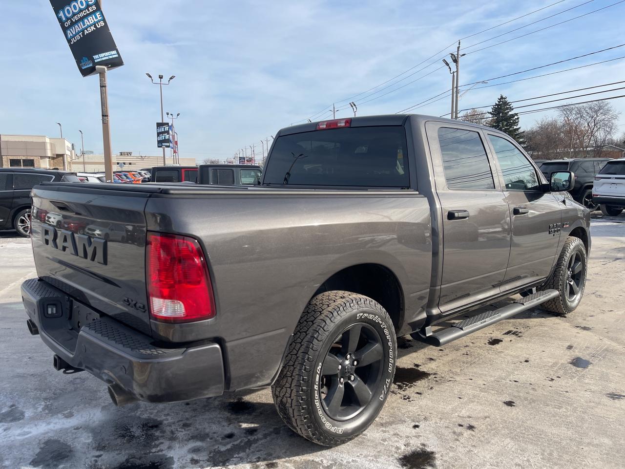 2022 RAM 1500 Classic V8 / SUB ZERO PKG / NIGHT EDITION / BUCKET SEATS Photo