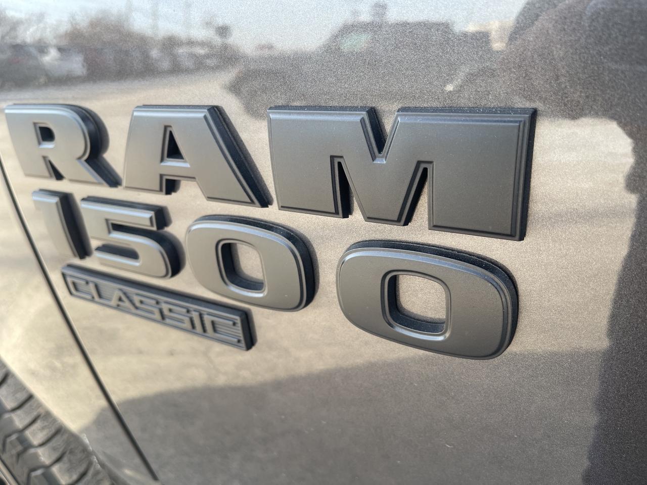 2022 RAM 1500 Classic V8 / SUB ZERO PKG / NIGHT EDITION / BUCKET SEATS Photo