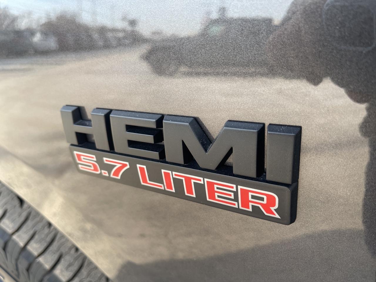 2022 RAM 1500 Classic V8 / SUB ZERO PKG / NIGHT EDITION / BUCKET SEATS Photo