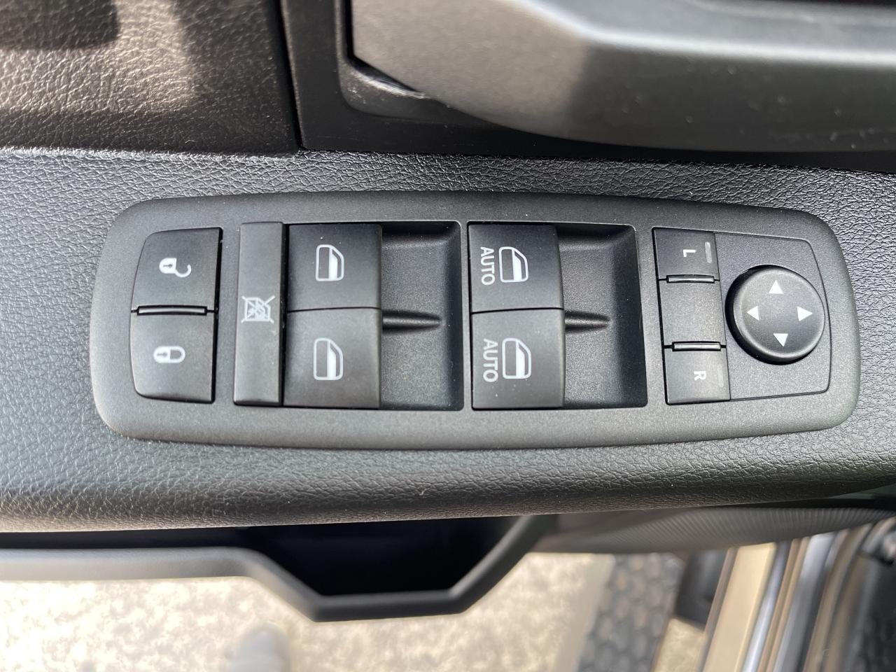 2022 RAM 1500 Classic V8 / SUB ZERO PKG / NIGHT EDITION / BUCKET SEATS Photo