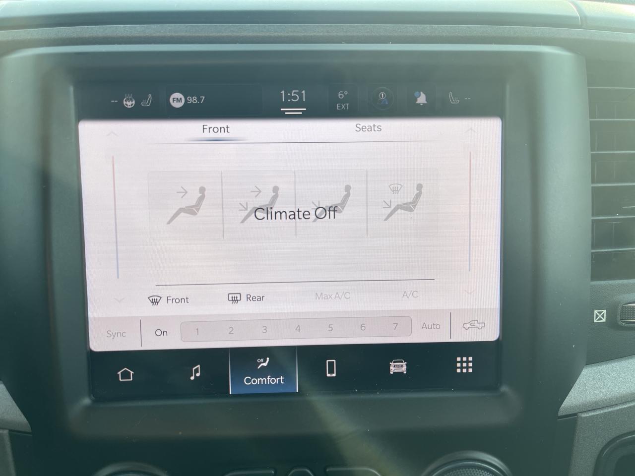 2022 RAM 1500 Classic V8 / SUB ZERO PKG / NIGHT EDITION / BUCKET SEATS Photo