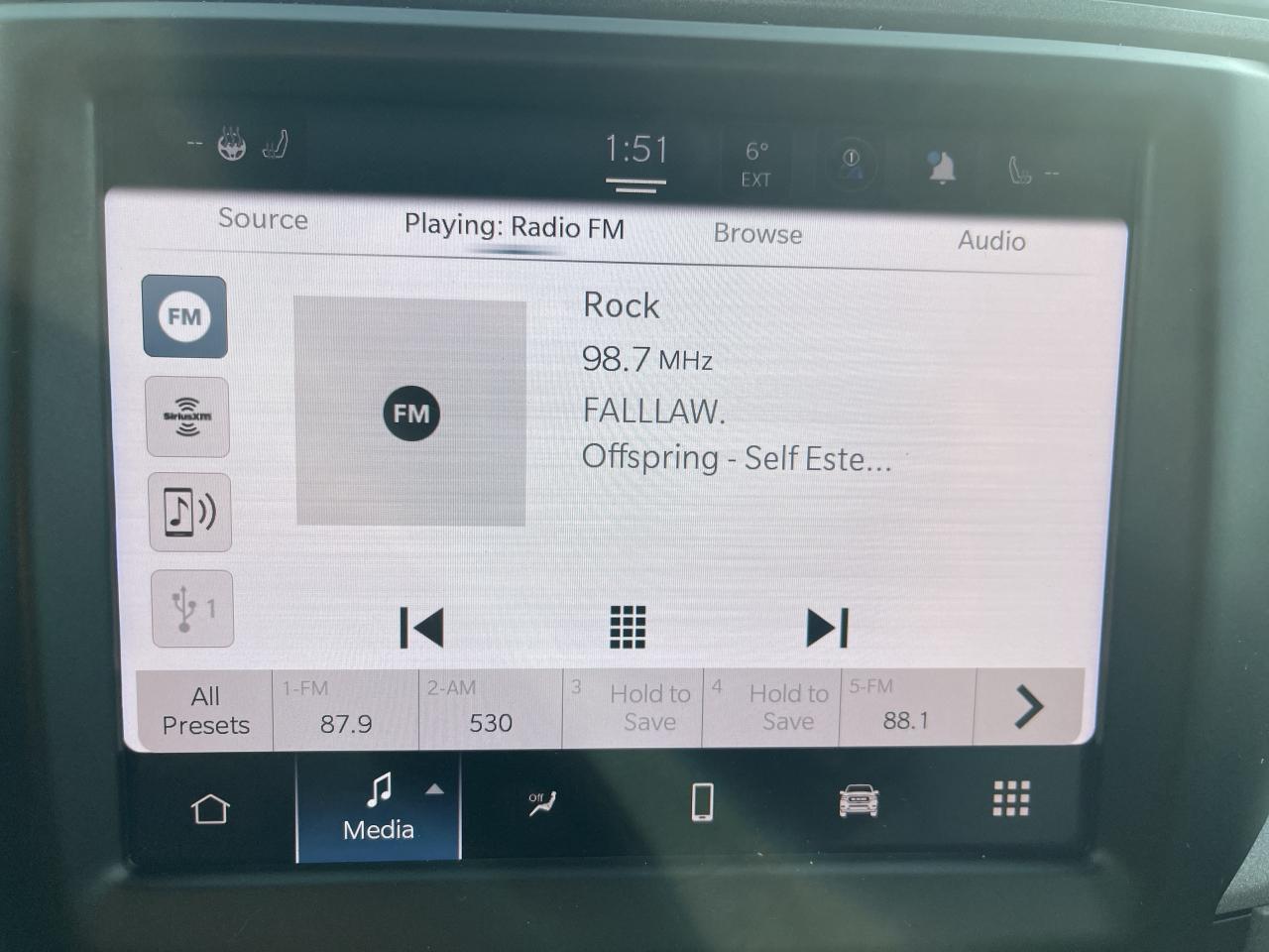 2022 RAM 1500 Classic V8 / SUB ZERO PKG / NIGHT EDITION / BUCKET SEATS Photo