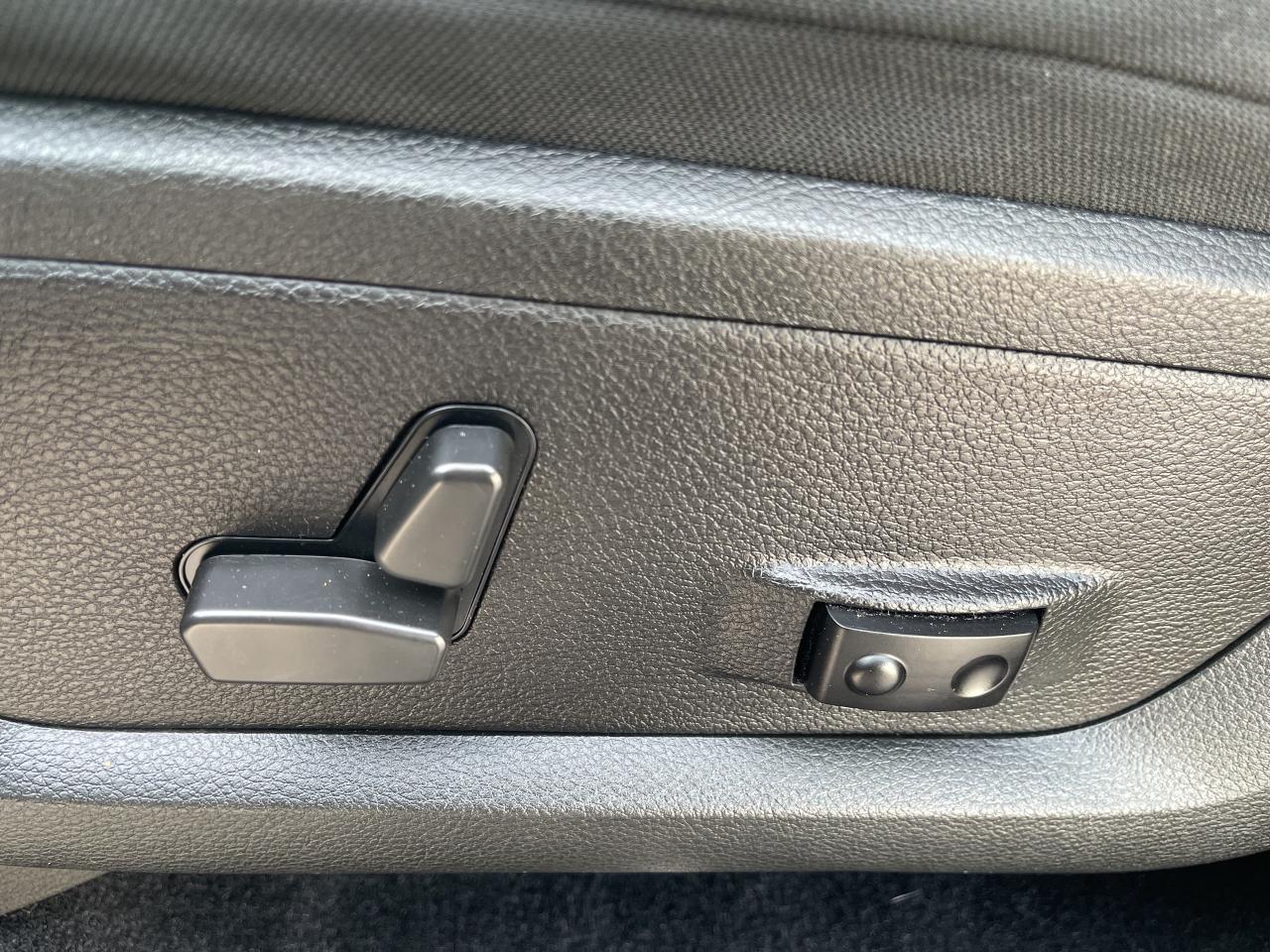 2022 RAM 1500 Classic V8 / SUB ZERO PKG / NIGHT EDITION / BUCKET SEATS Photo