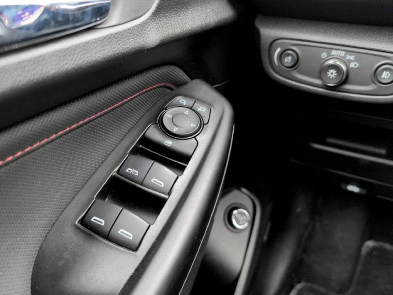 2022 Chevrolet TrailBlazer RS w/Sun + Gate Pkg  **CLEAN CF** Photo