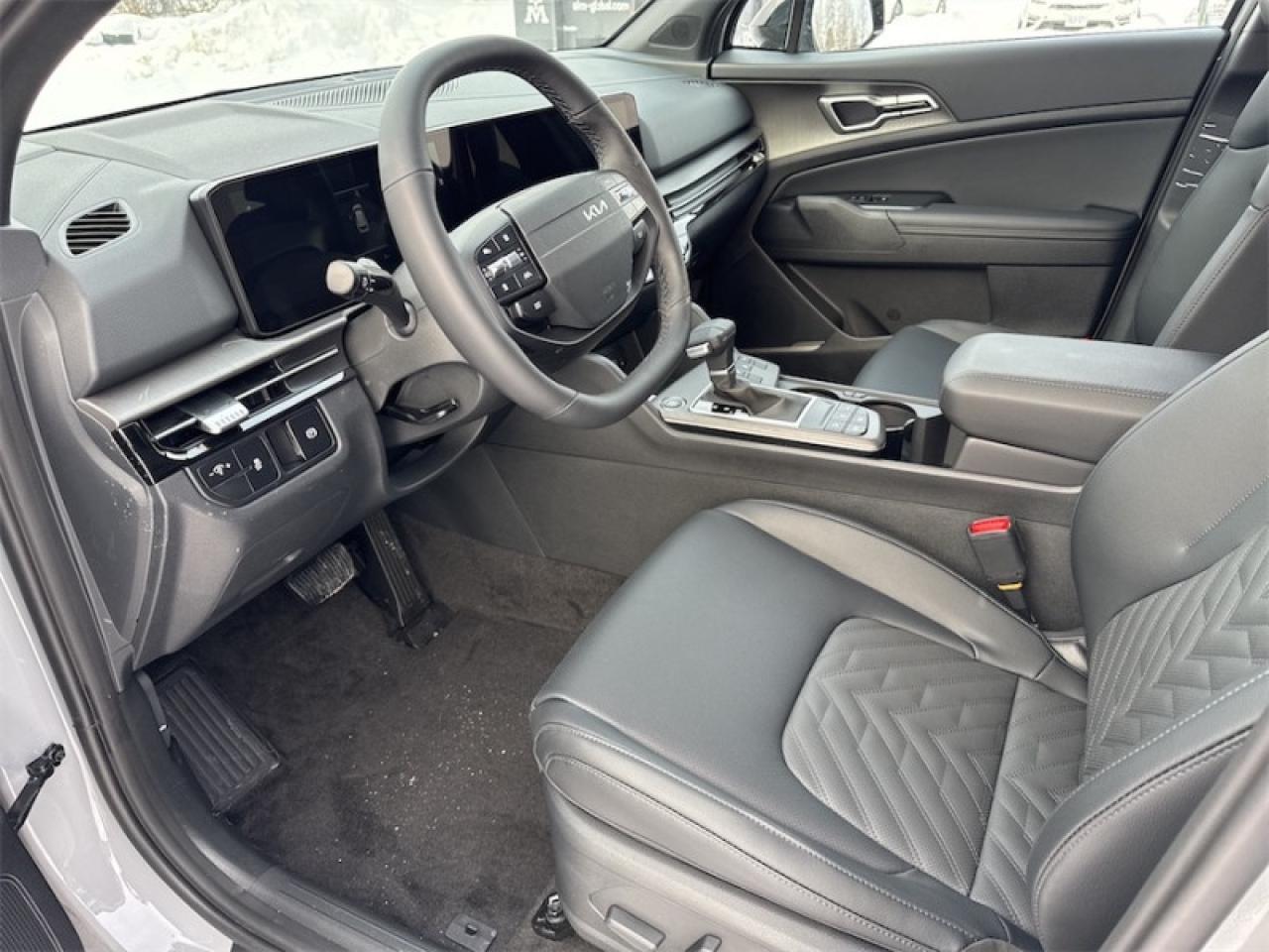 2026 Kia Sportage X-Line AWD  Heated Steering Wheel Photo4