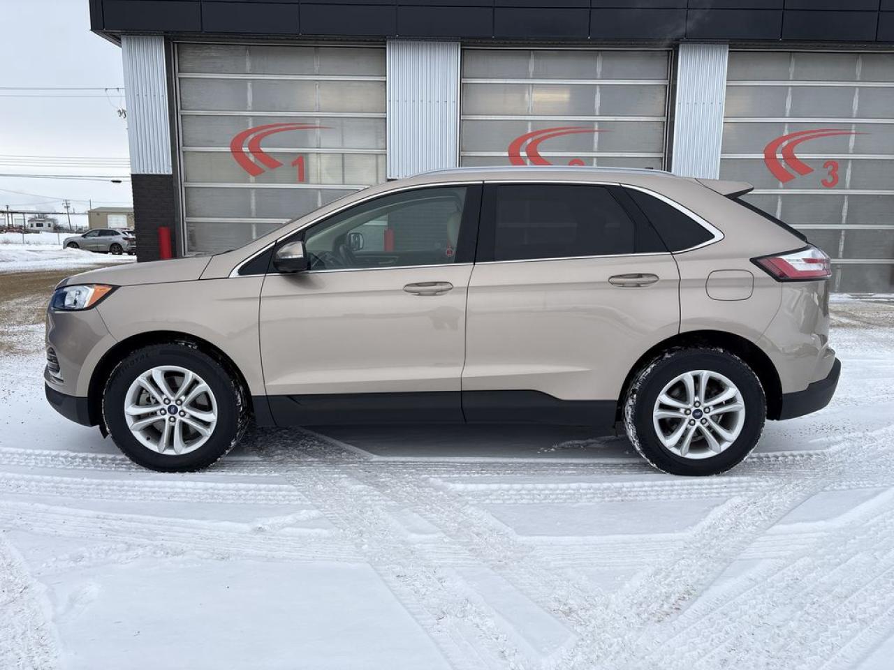 2020 Ford Edge SEL Photo3