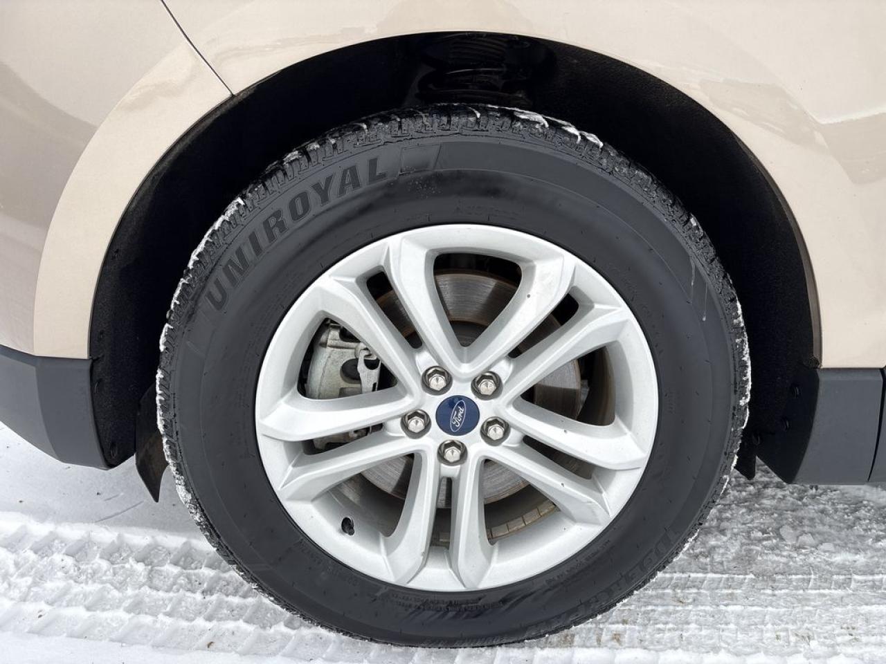 2020 Ford Edge SEL Photo2