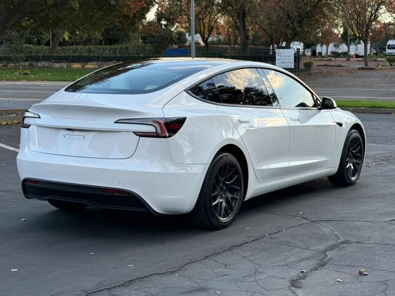 2024 Tesla Model 3 RWD No Accident / One Owner / White Interior - Photo #5