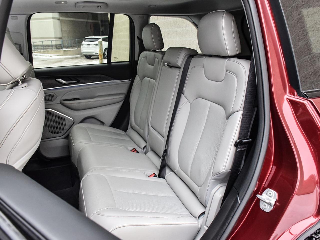 2023 Jeep Grand Cherokee 4xe Overland |OVERLAND|10.1NAV|PANOROOF|20S|PASSDISPLAY|PGATE| Photo