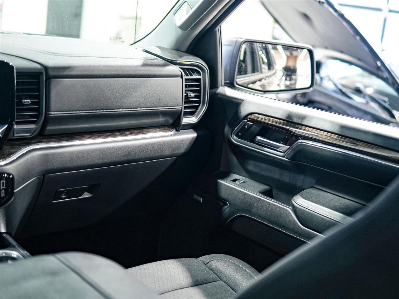 2024 GMC Sierra 1500 ELEVATION CREW CAB 4WD | X31 PKG | 5.3 V8 Photo