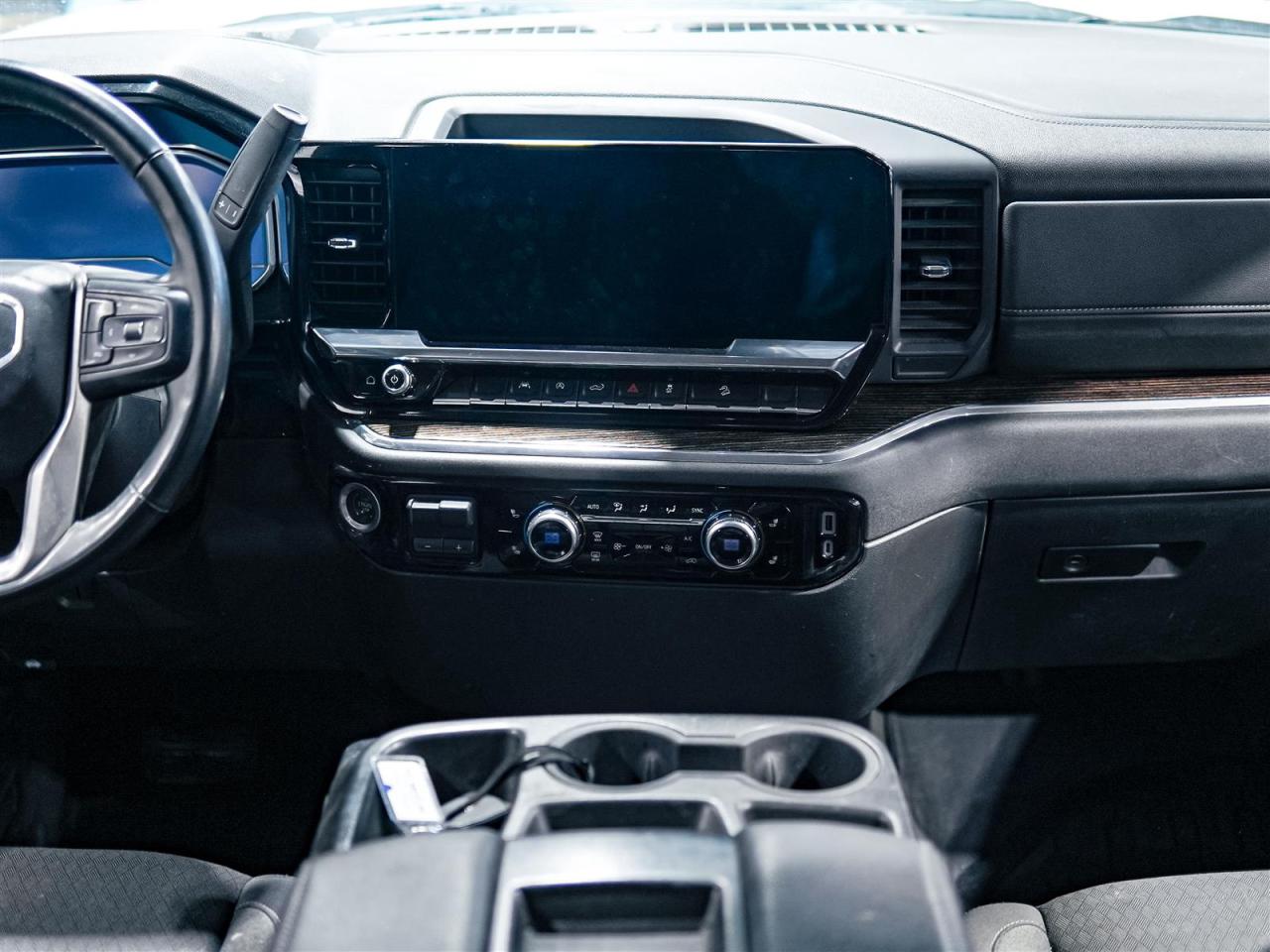 2023 GMC Sierra 1500 SLE CREW CAB 4WD | 5.3 V8 | X31 PKG Photo