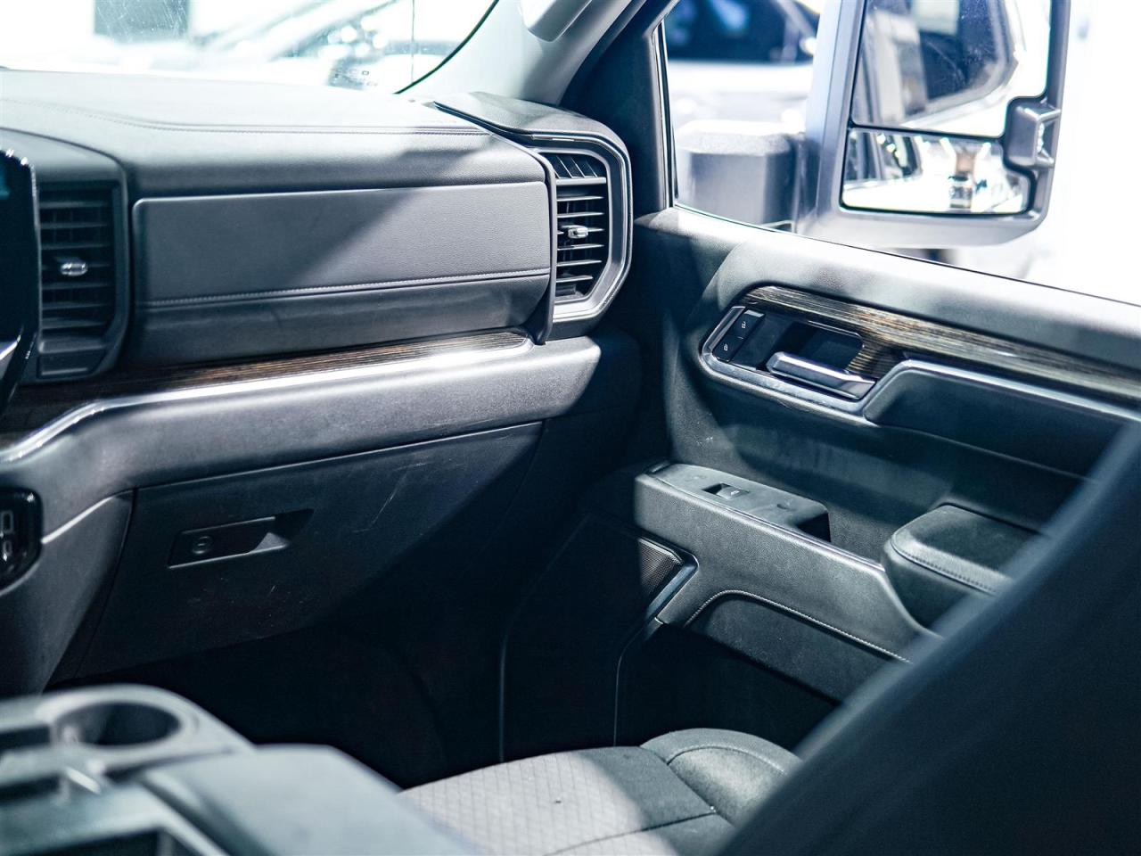 2023 GMC Sierra 1500 SLE CREW CAB 4WD | 5.3 V8 | X31 PKG Photo