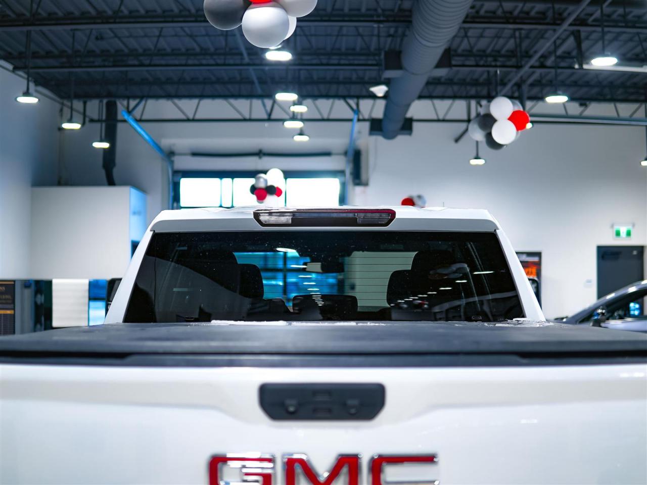 2023 GMC Sierra 1500 SLE CREW CAB 4WD | 5.3 V8 | X31 PKG Photo