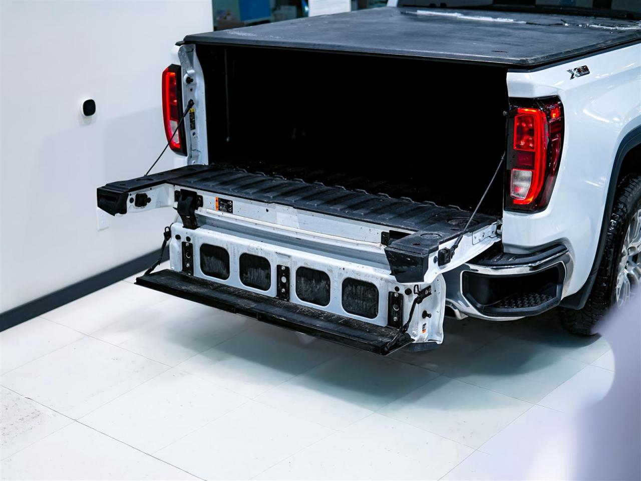 2023 GMC Sierra 1500 SLE CREW CAB 4WD | 5.3 V8 | X31 PKG Photo