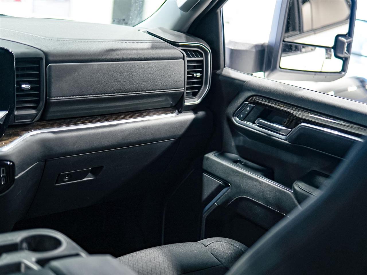 2023 GMC Sierra 1500 ELEVATION | X31 PKG | 5.3 V8 | 4WD Photo