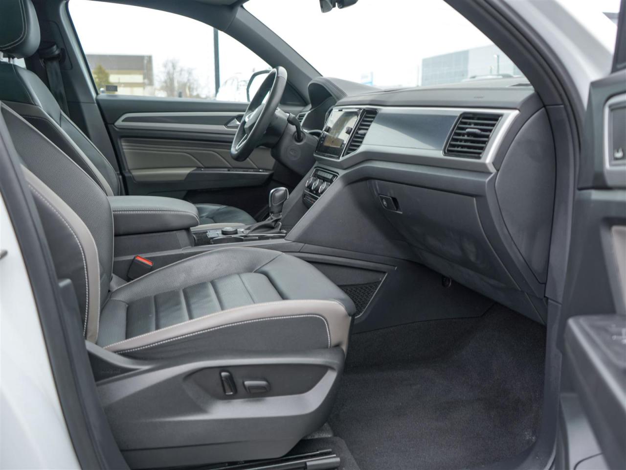 2023 Volkswagen Atlas Cross Sport EXECLINE | AWD | R-LINE | V6 | NO ACCIDENTS Photo