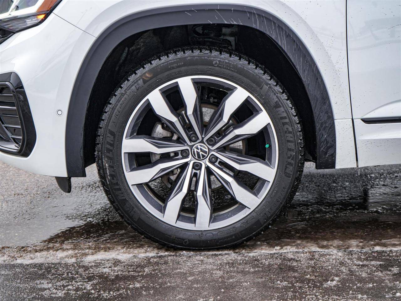 2023 Volkswagen Atlas Cross Sport EXECLINE | AWD | R-LINE | V6 | NO ACCIDENTS Photo