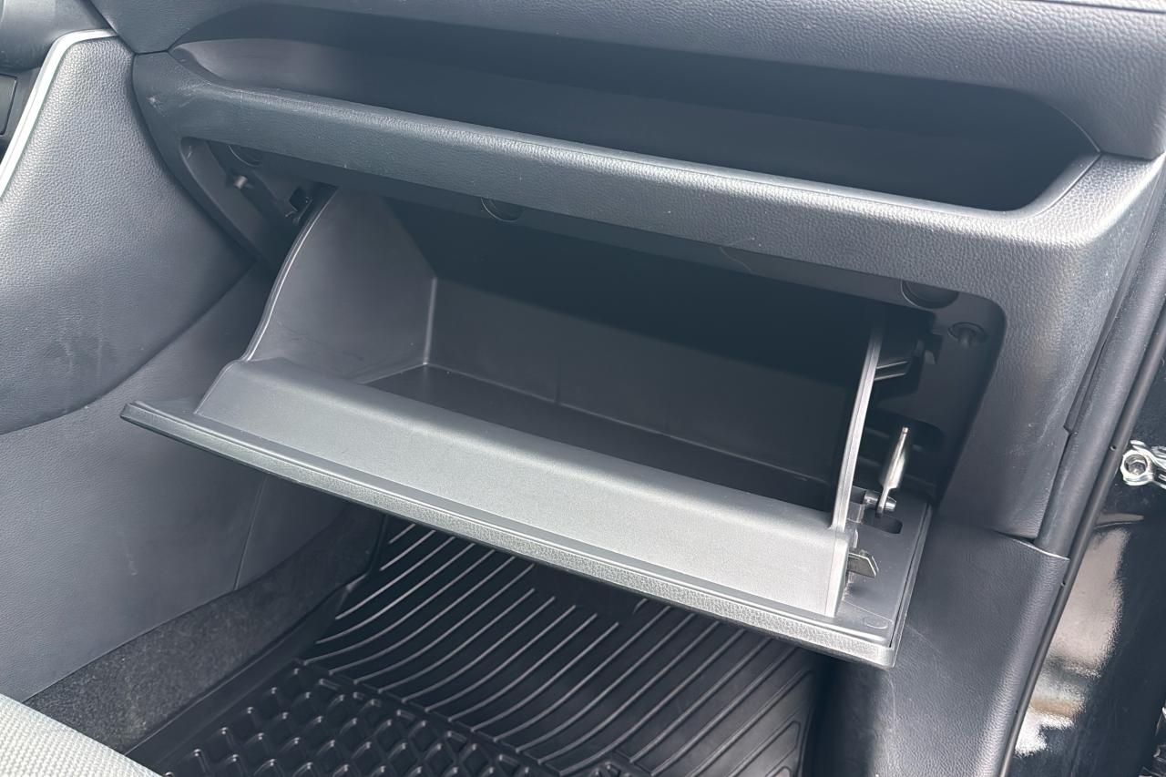 2019 Toyota RAV4 Hybrid LE Photo