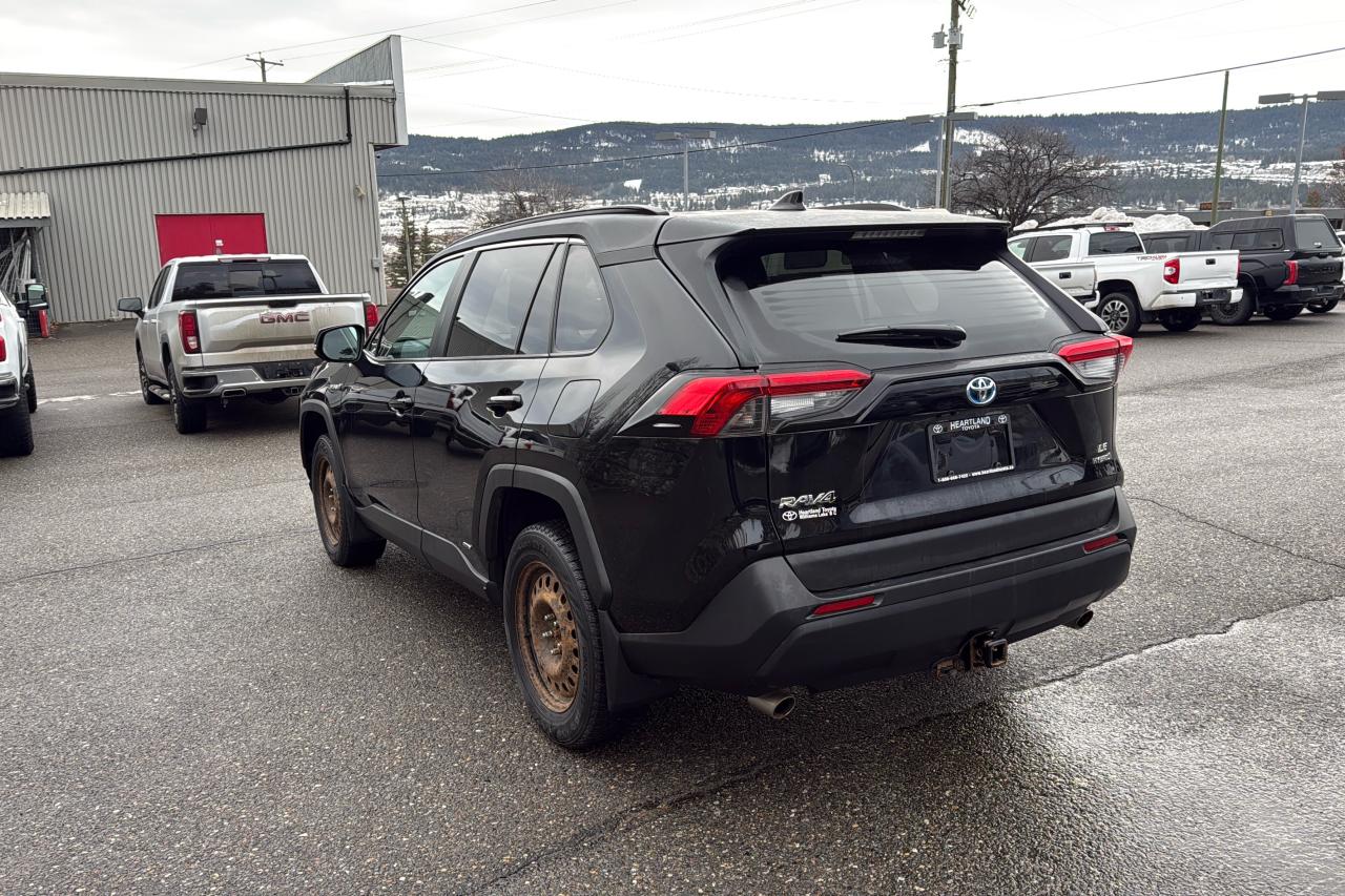 2019 Toyota RAV4 Hybrid LE Photo4