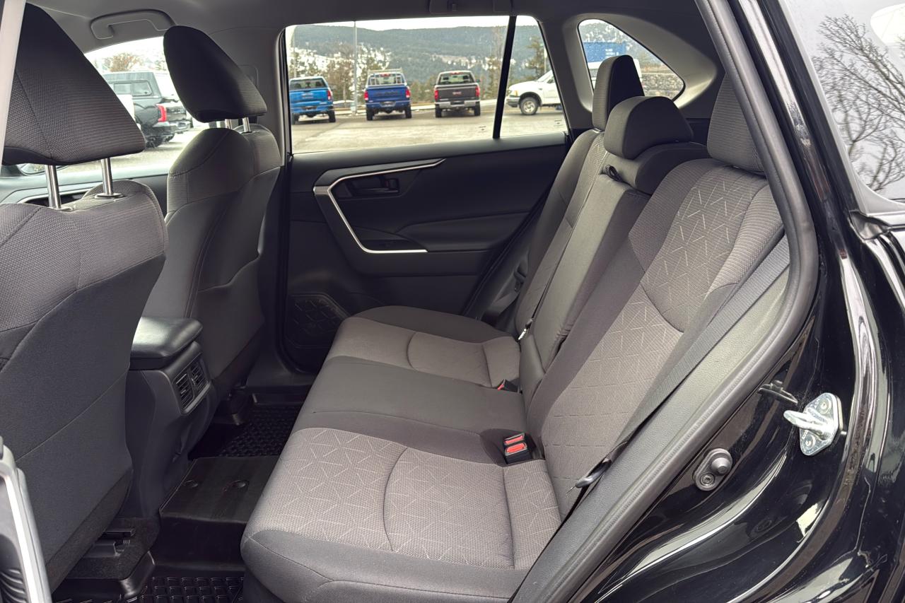 2019 Toyota RAV4 Hybrid LE Photo