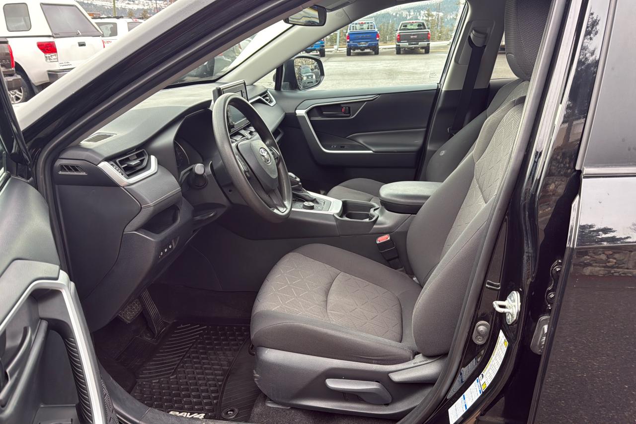 2019 Toyota RAV4 Hybrid LE Photo