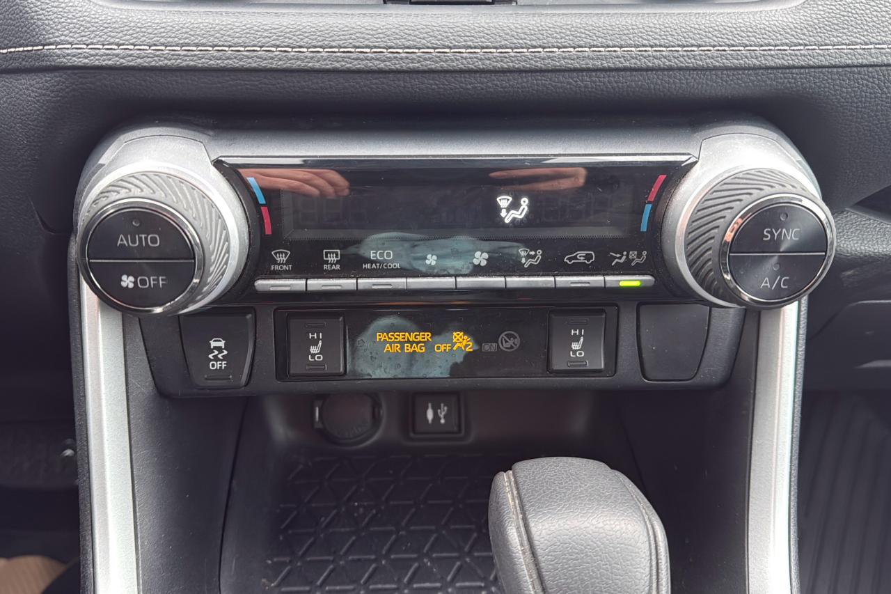 2019 Toyota RAV4 Hybrid LE Photo