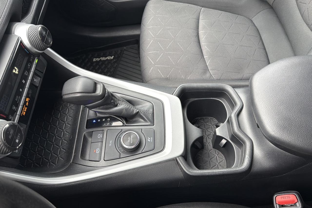 2019 Toyota RAV4 Hybrid LE Photo