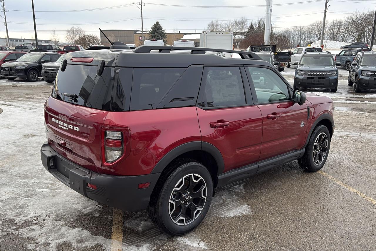2025 Ford Bronco Sport OUTER BANKS, MOONROOF, TECH PKG, REMOTE START Photo2