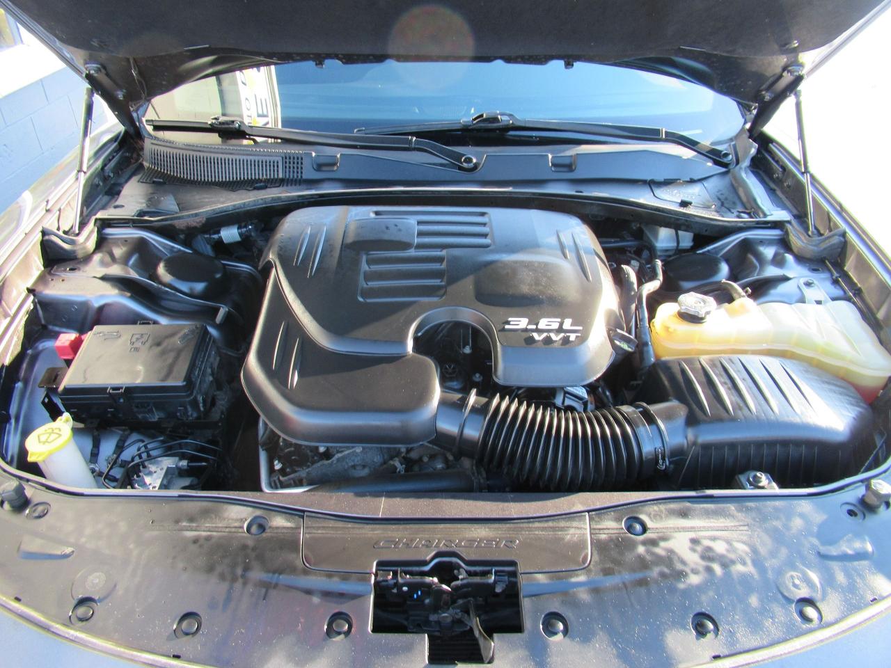 2016 Dodge Charger SXT - Photo #5