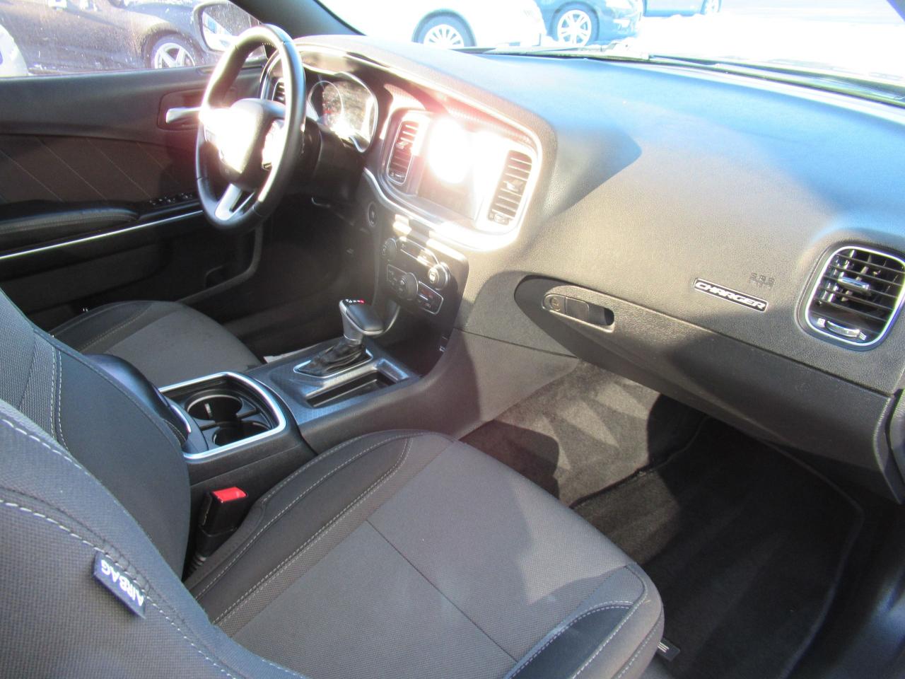 2016 Dodge Charger SXT - Photo #8