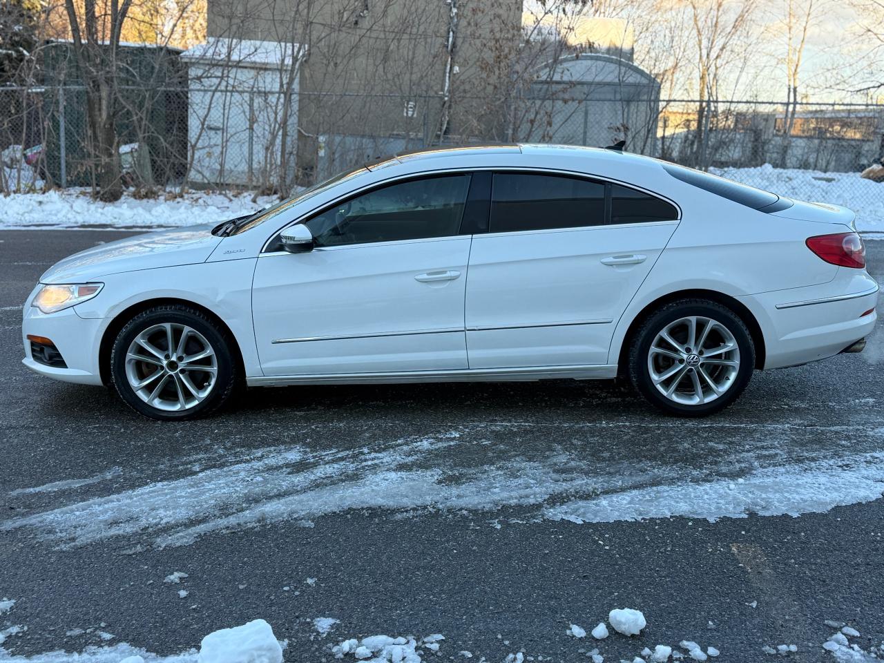 2012 Volkswagen Passat 4dr DSG Sportline Photo