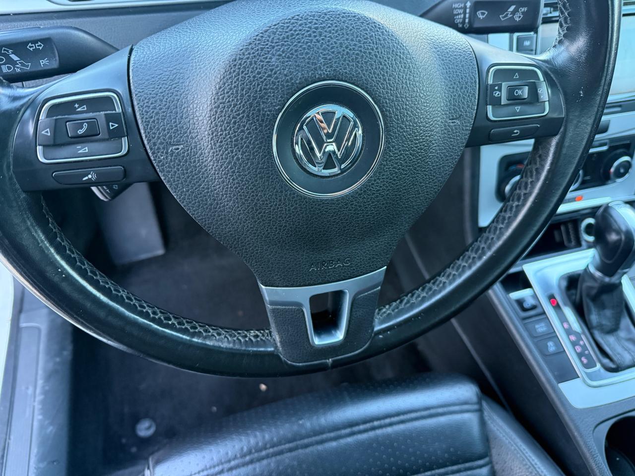 2012 Volkswagen Passat 4dr DSG Sportline Photo